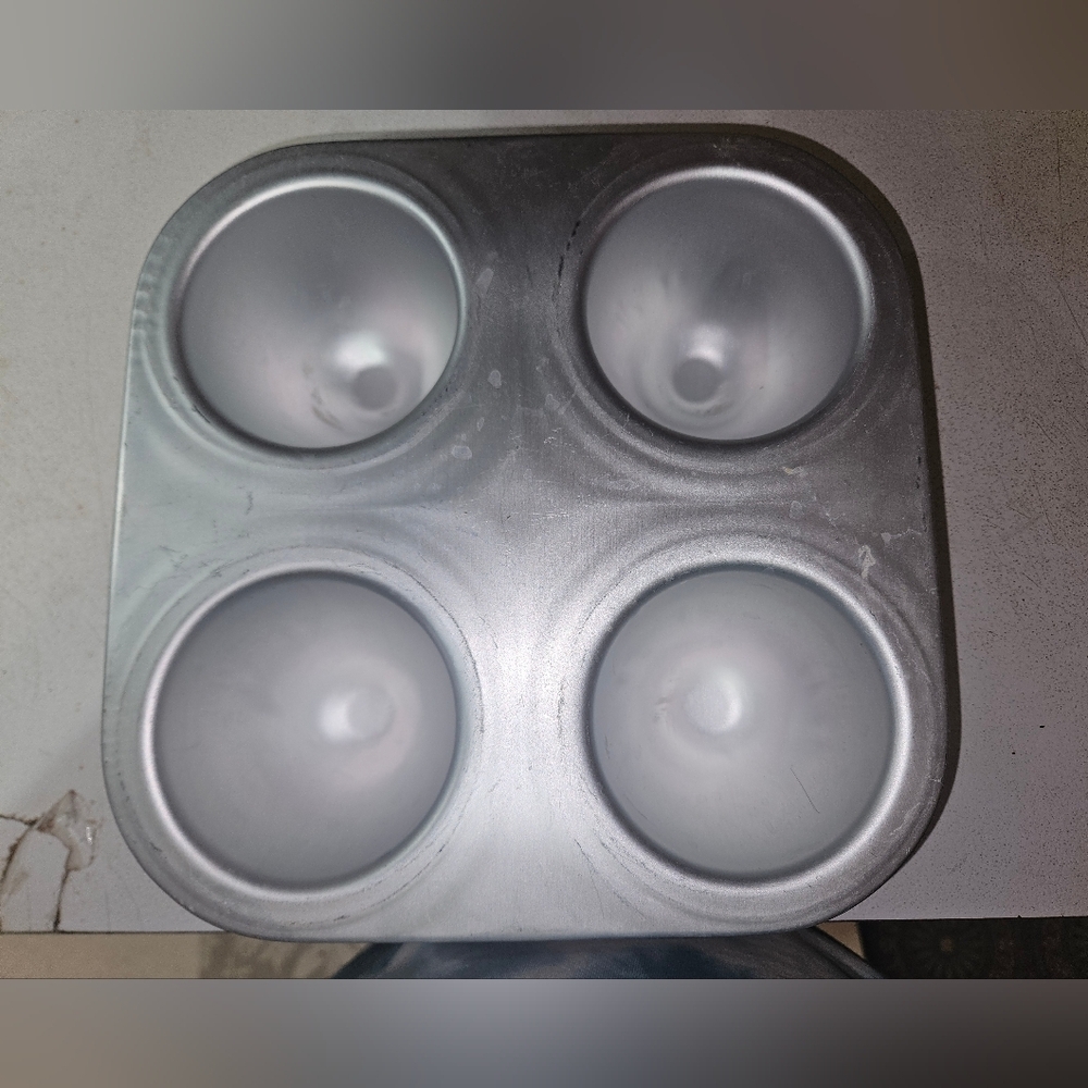Wilton Mini Wonder 4 Dome Cake Pan!